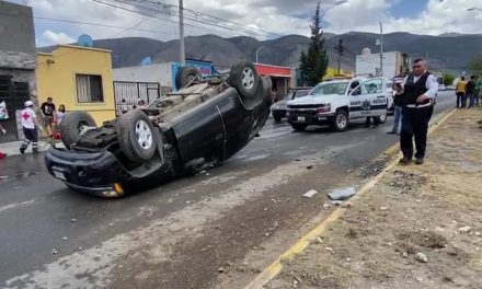 Saltillo: Vuelca por exceso de velocidad en la Mirasierra; cuatro menores lesionados