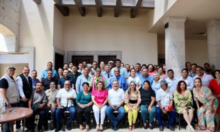 Reconoce Diana Haro labor de comunicadores
