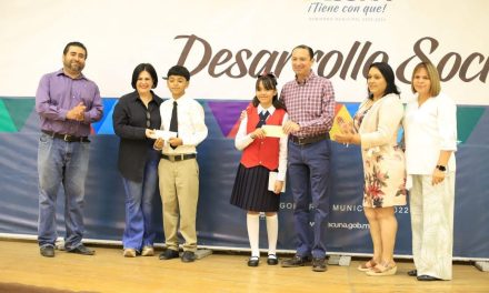 Entregarán 4 mdp en becas a estudiantes
