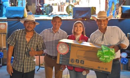 Celebran en Acuña a los padres