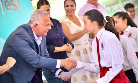 Reconocen a alumnos del programa ‘Mi Querida Escuela’ en Torreón