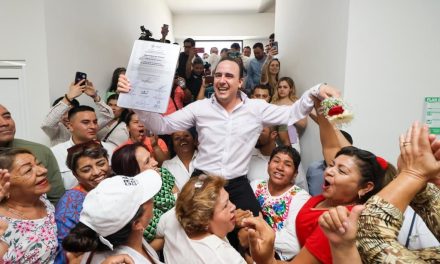 Recibe Manolo Jiménez constancia como gobernador electo de Coahuila