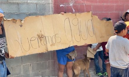 Saltillo: Vecinos de Padre Santos se manifiestan; piden que llegue agua a su colonia