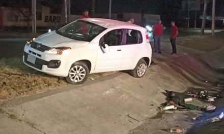 Saltillo: Mujer sufre altercado con su pareja, agarra el carro y sufre una volcadura