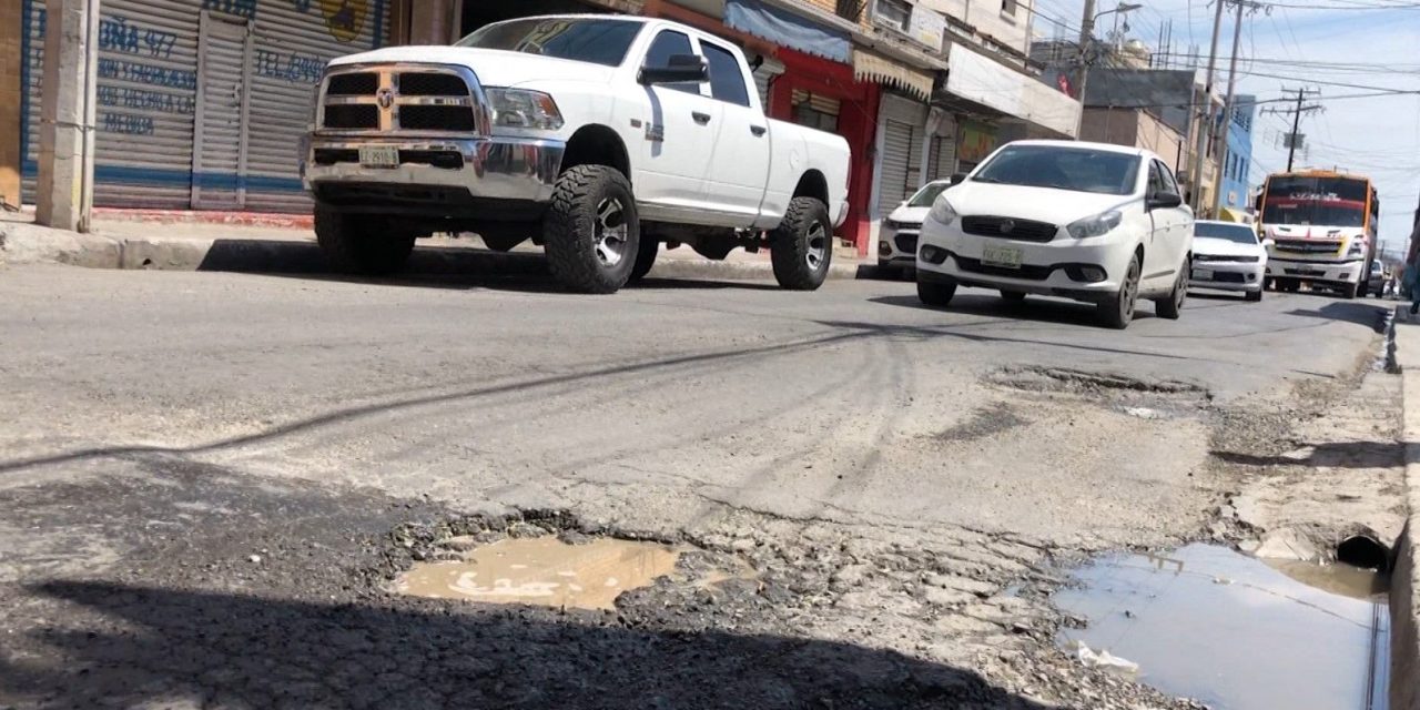 Saltillo: Da bache mala imagen al centro de la ciudad