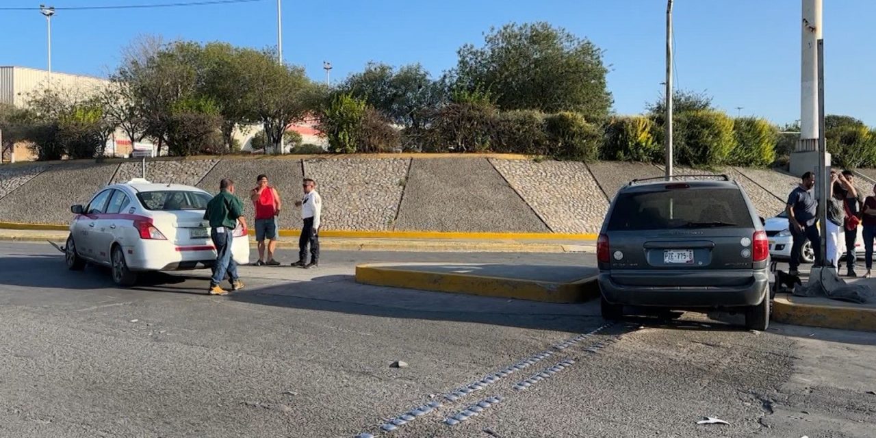 Cede paso a ambulancia y provoca choque en el Centro Metropolitano
