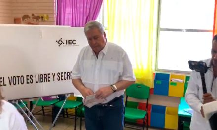 Alcalde de Saltillo emite su voto, destaca Chema Fraustro clima de tranquilidad