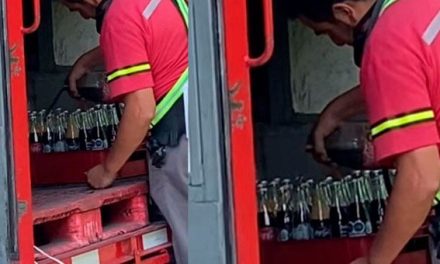 Despiden a trabajador que rellenó botellas de refresco