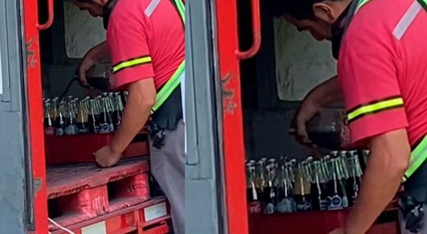 Despiden a trabajador que rellenó botellas de refresco