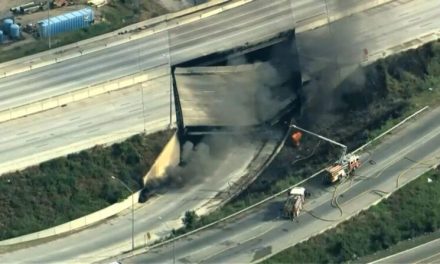 Puente colapsa en carretera de Estados Unidos por un vehículo en llamas (video)