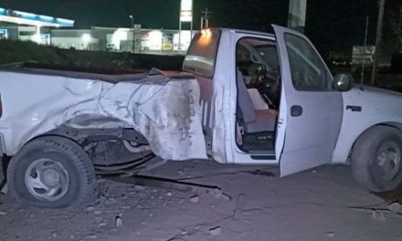 Ramos Arizpe: La dejan abandonada tras choque