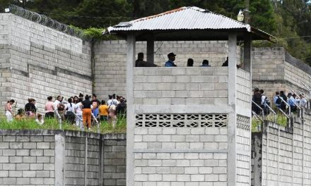 Mueren 41 personas durante una riña en una cárcel de mujeres en Honduras