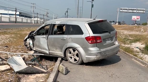 Saltillo: Resulta ileso tras volcar su camioneta