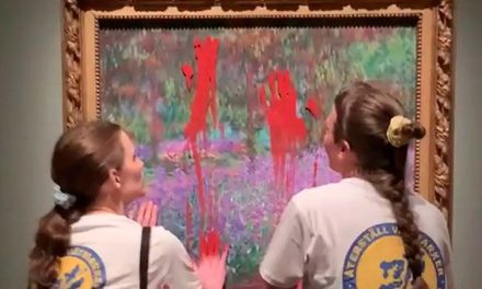Activistas arruinan obra de Monet como protesta en Suecia