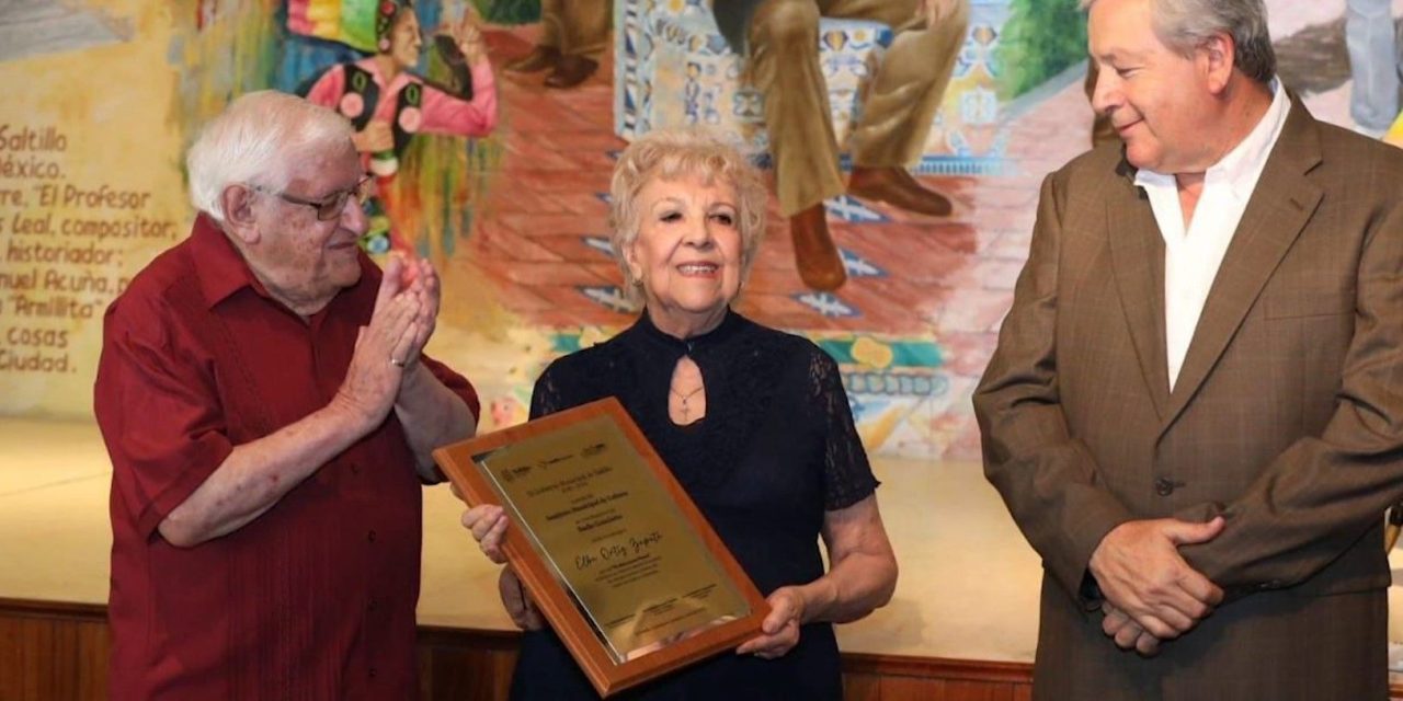 Saltillo: Reconocen a la maestra Elba Ortiz; la poeta es homenajeada a través de ‘Profeta en su Tierra’