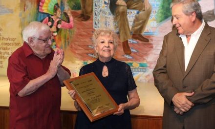 Saltillo: Reconocen a la maestra Elba Ortiz; la poeta es homenajeada a través de ‘Profeta en su Tierra’