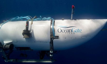 Encuentran escombros en la zona donde buscan al submarino desaparecido