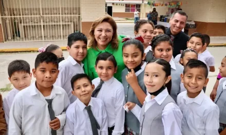 Diana Haro amadrinó a cientos de graduados