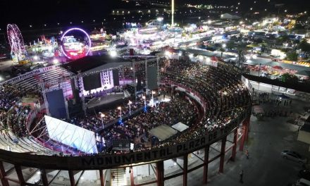 Obreros de AHMSA trabajan en la feria de Buenaventura