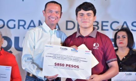 Otorgan becas a estudiantes de Acuña