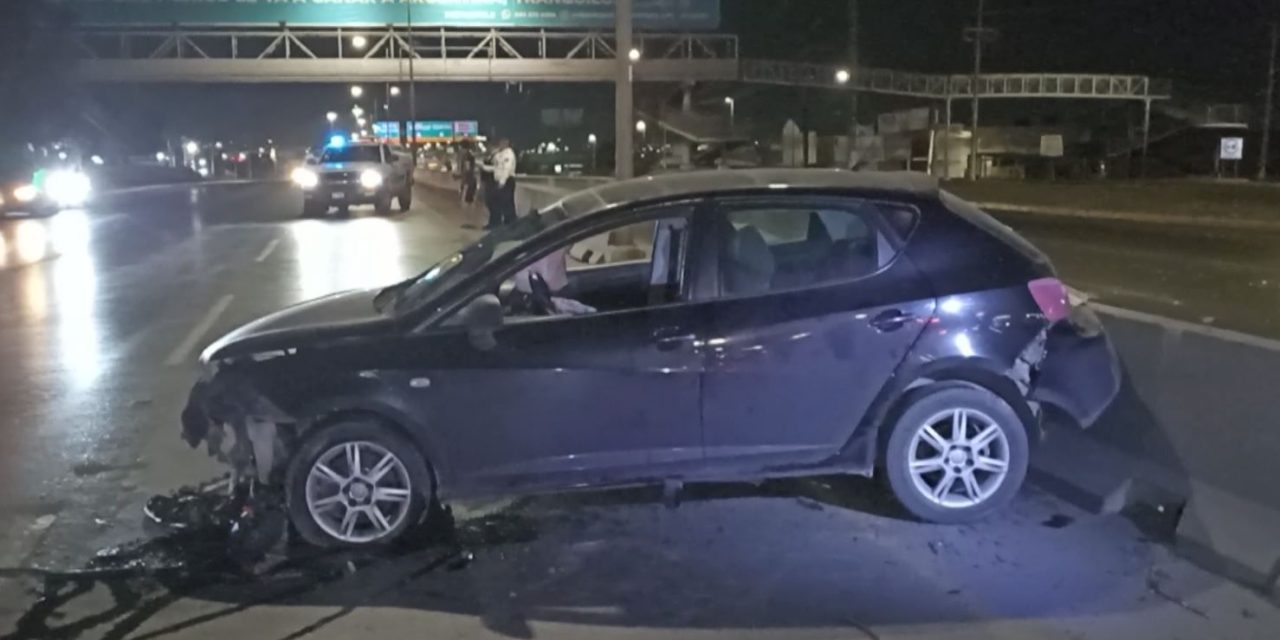 Saltillo: Mujer en estado de ebriedad, pierde el control y choca en Fundadores