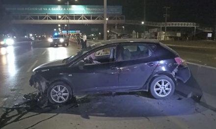 Saltillo: Mujer en estado de ebriedad, pierde el control y choca en Fundadores