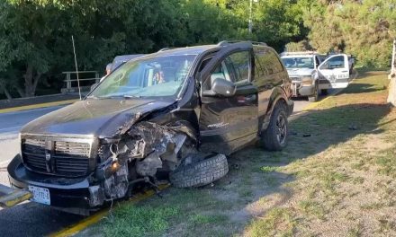 Abandonan camioneta en Blvd Colosio