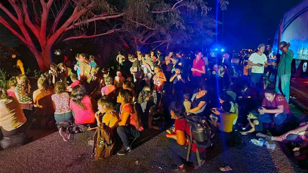 Abandonan a 181 migrantes en un tráiler en Veracruz