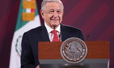 AMLO celebra que mejoraron los ingresos de los mexicanos… dice estar ‘como pavorreal’