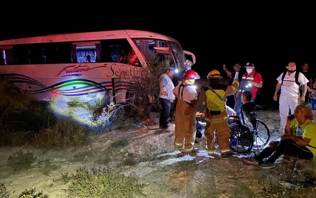Monclova: siguen 2 personas hospitalizadas tras choque de autobús con pacientes del IMSS