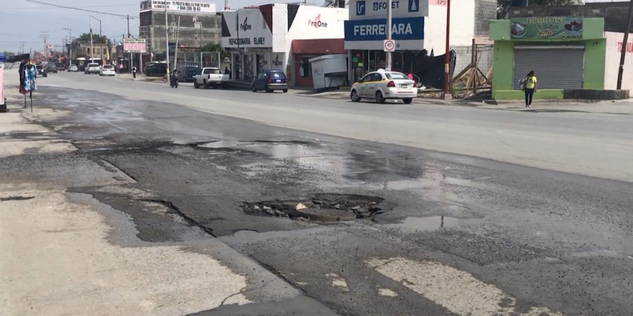 Colapsa alcantarilla en el bulevar Otilio González