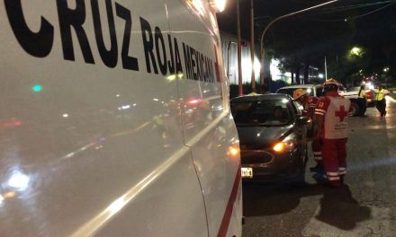 Conductora se pasó el semáforo en rojo y ocasiona accidente