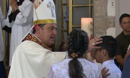 50 jóvenes confirman su fe; Obispo preside eucaristía en el Ojo de Agua