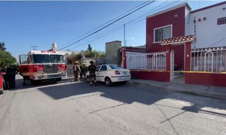 Se registra flamazo al interior de un domicilio en Saltillo