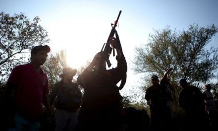 Amenaza hermano de Hipólito Mora con tomar las armas sin no se controla a Los Viagras