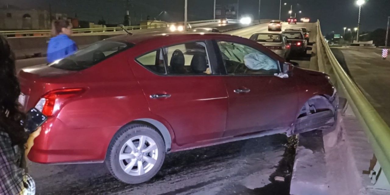 Impacta el muro y causa otro choque en Saltillo