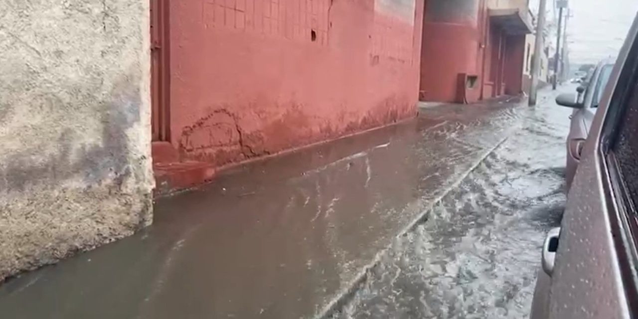 Cae torrencial lluvia en Saltillo