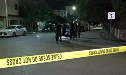 Saltillo: Muere a un costado del Teatro, se desplomó y ya no se levantó