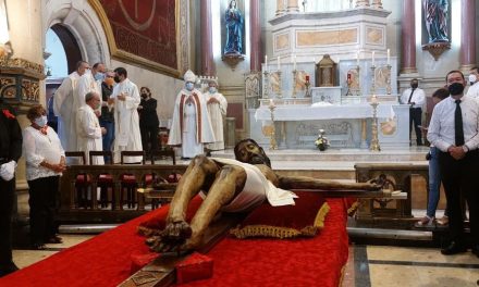 Asisten saltillenses al cuarto día del novenario