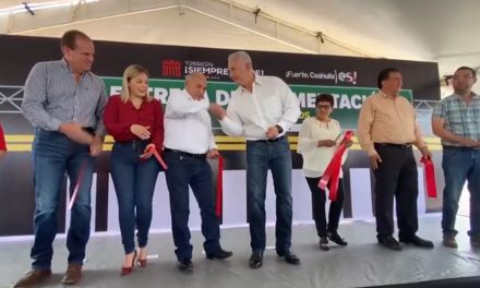 Román Cepeda entrega obras de pavimentación en Torreón
