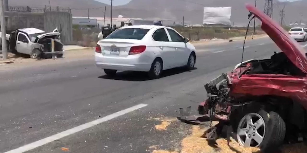 Aparatoso percance sobre carretera Saltillo-Monterrey