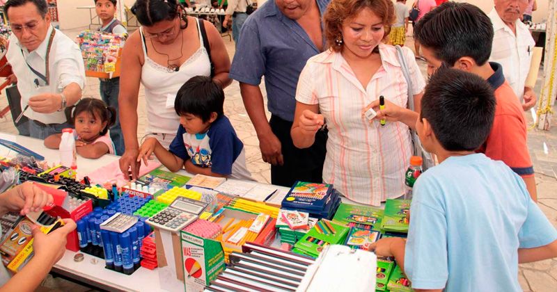 Alistan comerciantes saltillenses el regreso escolar
