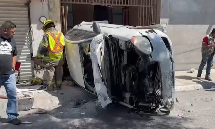 Vuelca por conducir a exceso de velocidad sobre Jesús Valdez Sánchez
