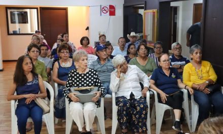 Atiende DIF a adultos mayores