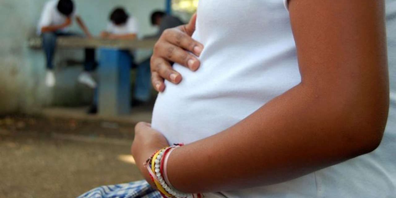 Preocupan embarazos de menores de edad en Monclova
