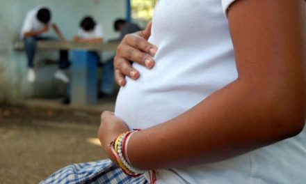 Preocupan embarazos de menores de edad en Monclova