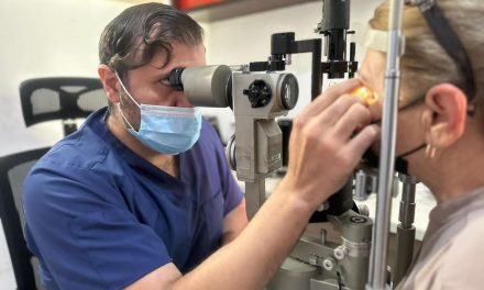 Beneficia DIF Acuña con operación de cataratas