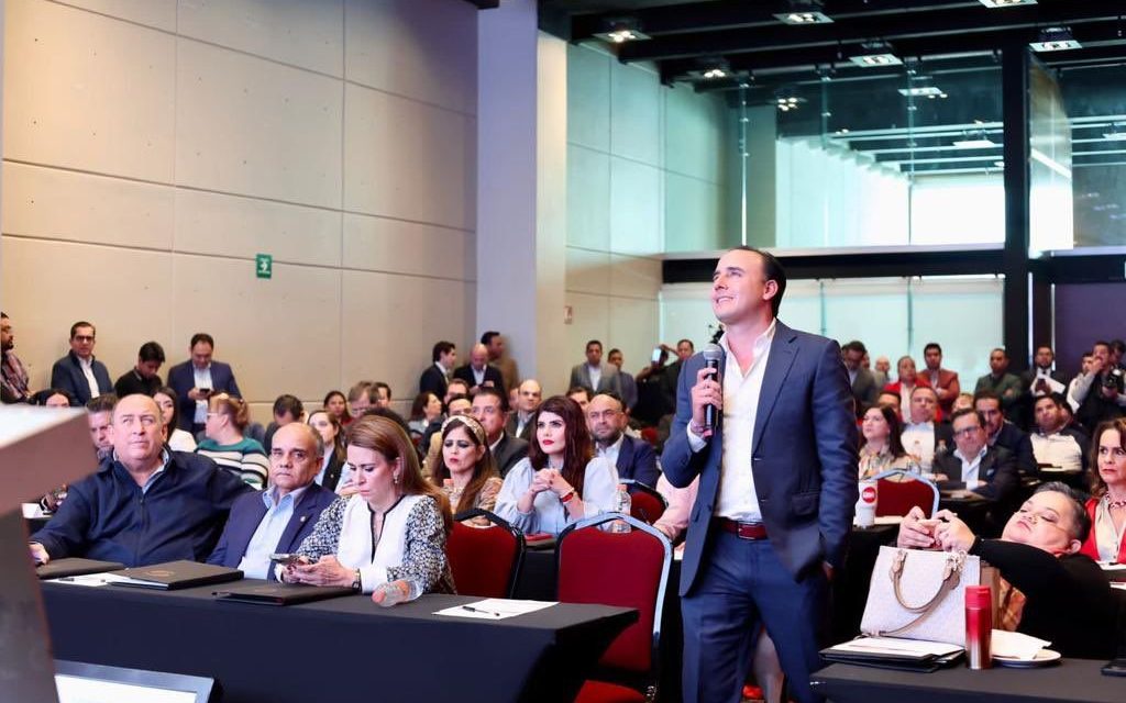 Presenta Manolo modelo Coahuila ante legisladores del PRI