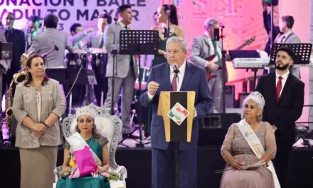 En celebración, coronan a la nueva reina del DIF Saltillo