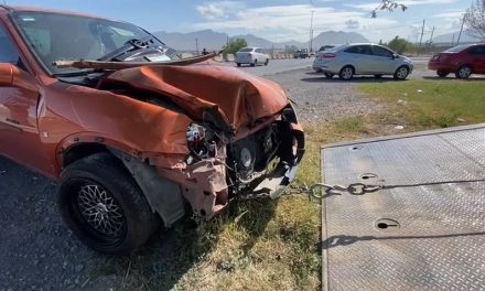Intenta esquivar un perro y provoca accidente en Saltillo